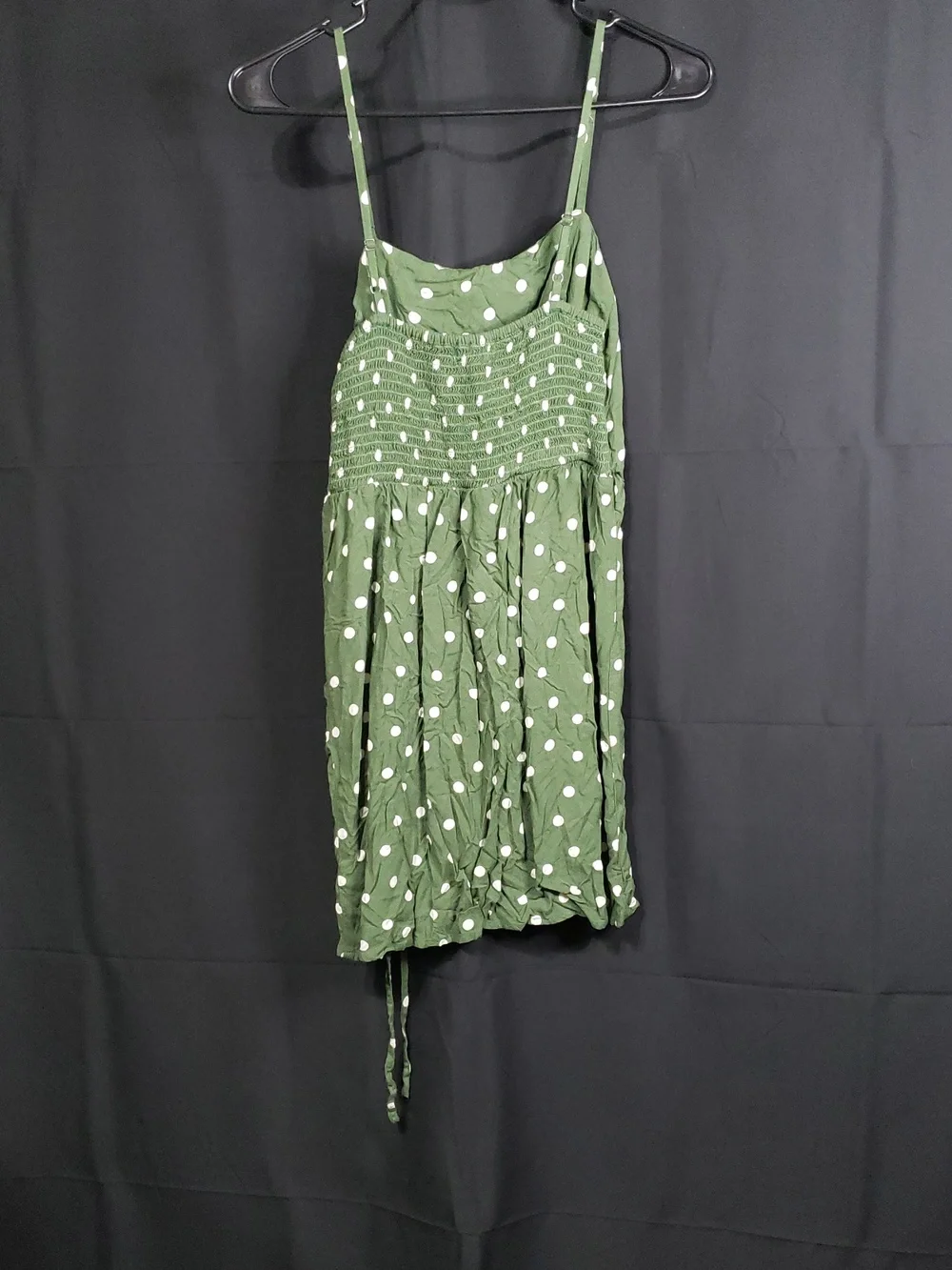 Aéropostale polka dot sundress featuring a ruched design and adjustable straps.